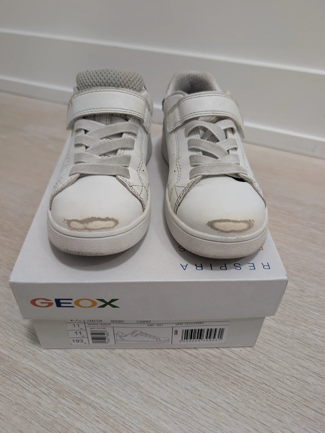 Geox J Eclyper A Sneakers – Toddler Size 11 (White/Navy)