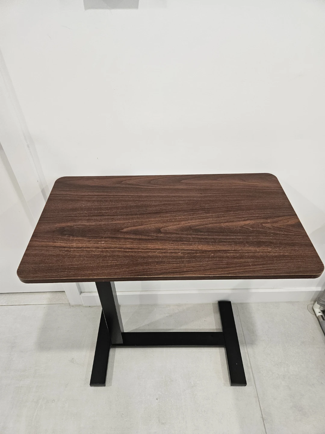 Adjustable C-Table with Dark Wood Top ⚽