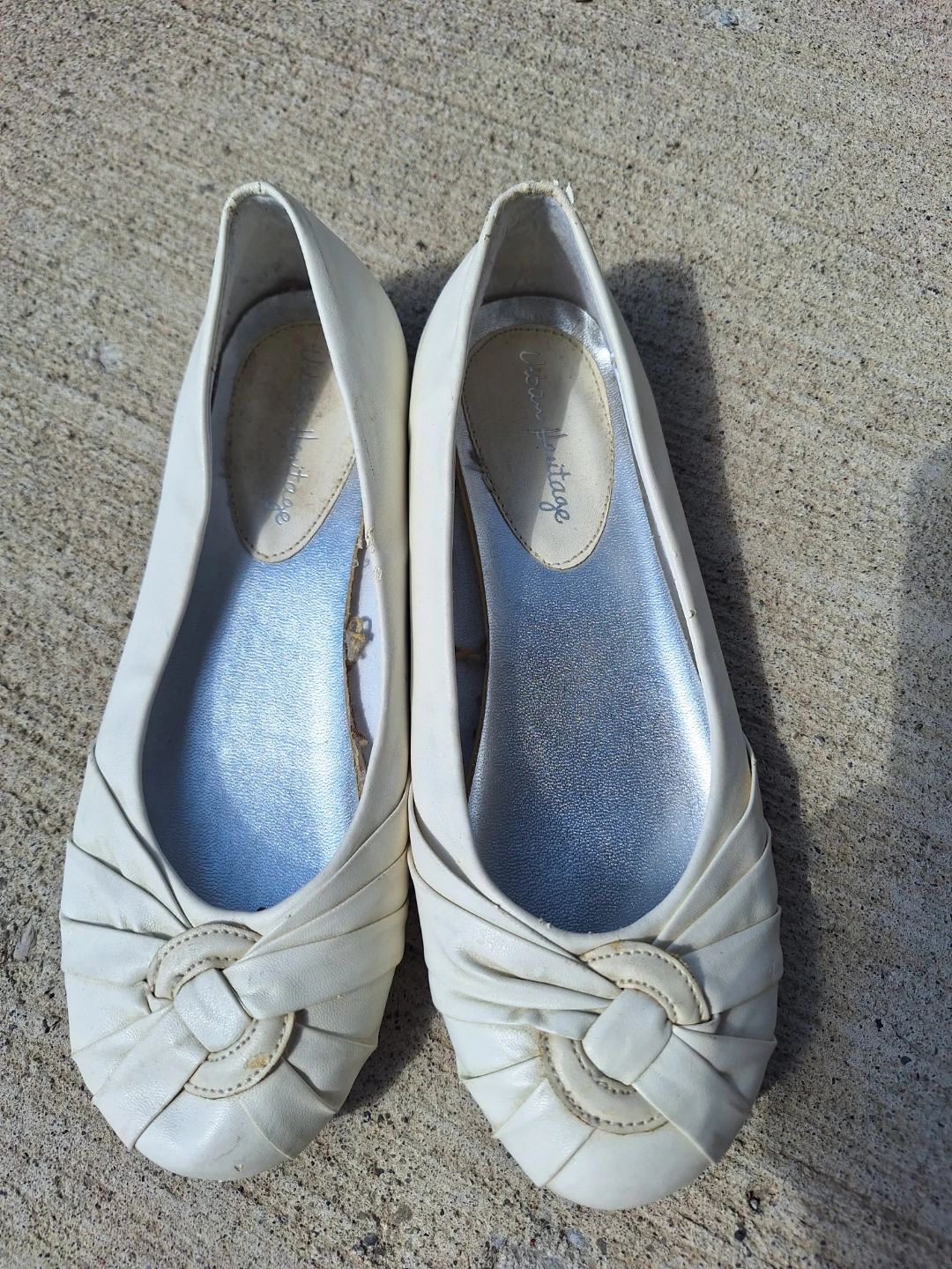 Urban Heritage Women's White Ballet Flats