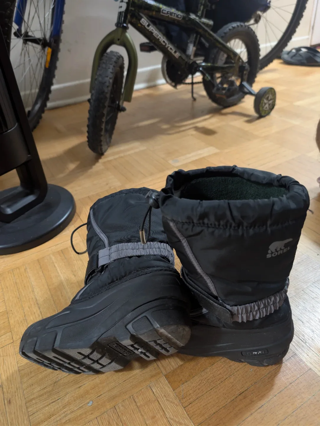 Moving Sale - Sorel Youth Snow Boots - photo 5