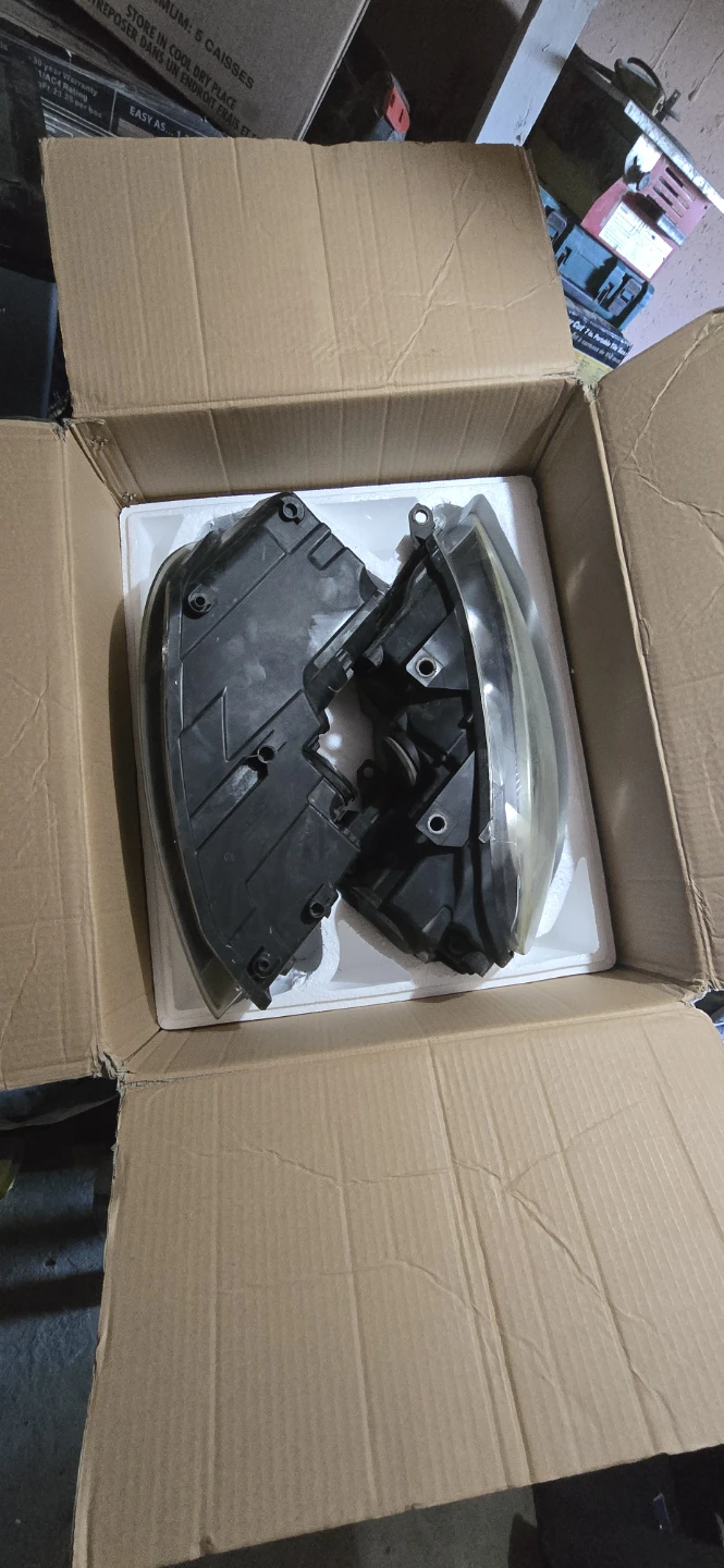Pair of Volkswagen golf headlights - photo 2