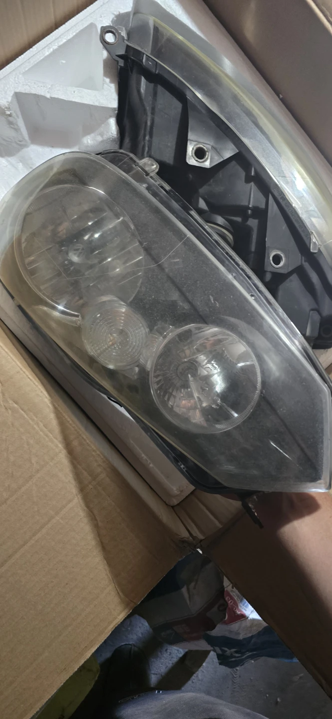 Pair of Volkswagen golf headlights - photo 3