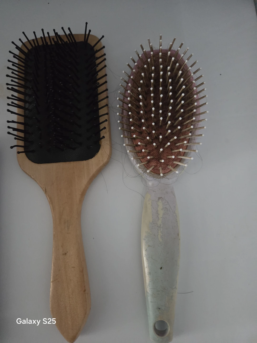 Set of 2 Hair Brushes - Paddle and Oval