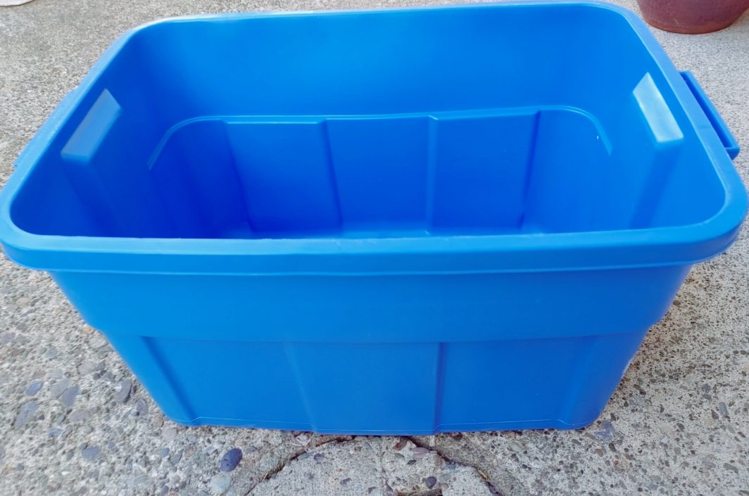 Large Rubbermaid Blue Storage Box with Lid - photo 3