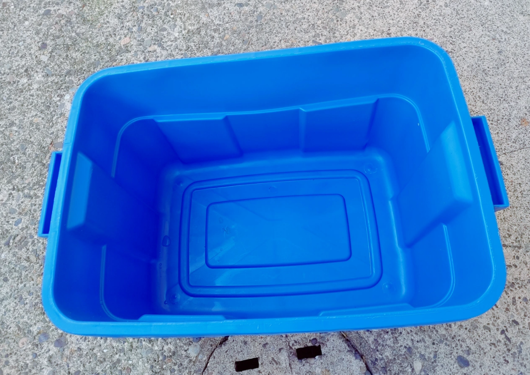 Large Rubbermaid Blue Storage Box with Lid - photo 4