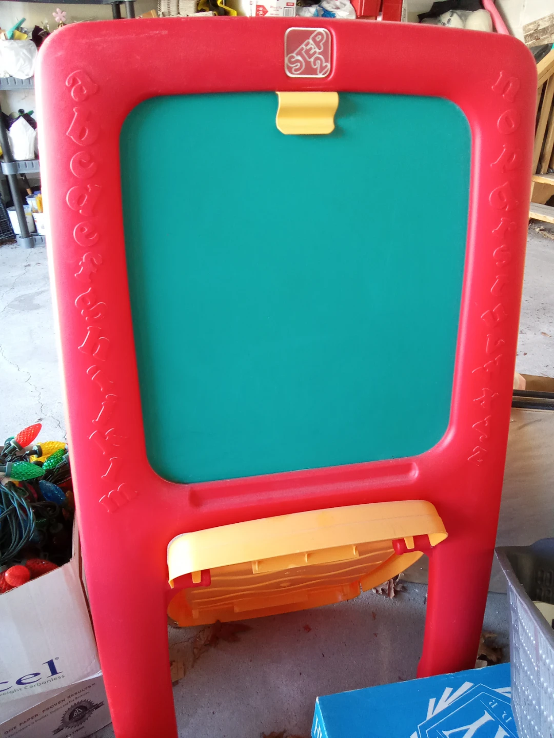 Step 2 Easel Double-Sided ⚽