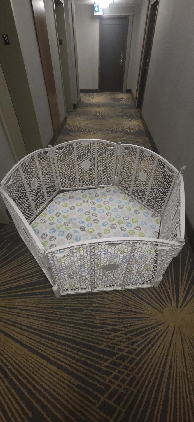 Babies "R" Us Safety Yard playpen with Play mat