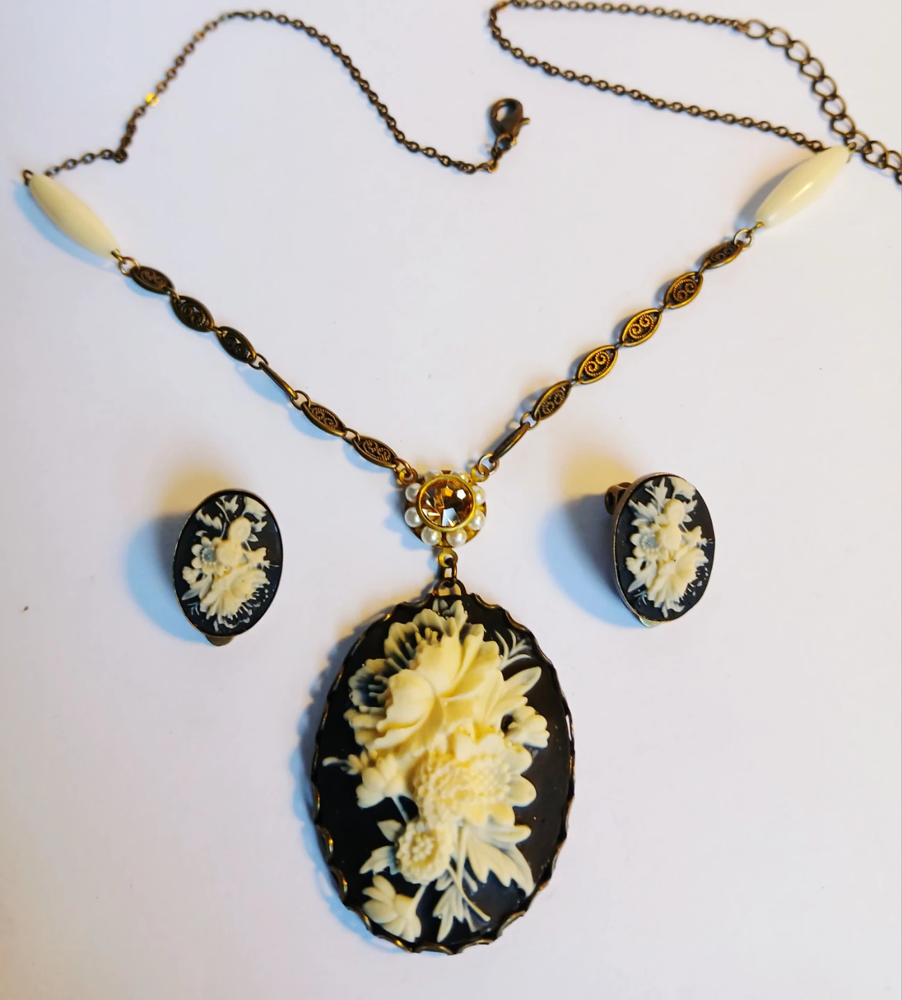 Cameo Necklace and Earrings Set - photo 3
