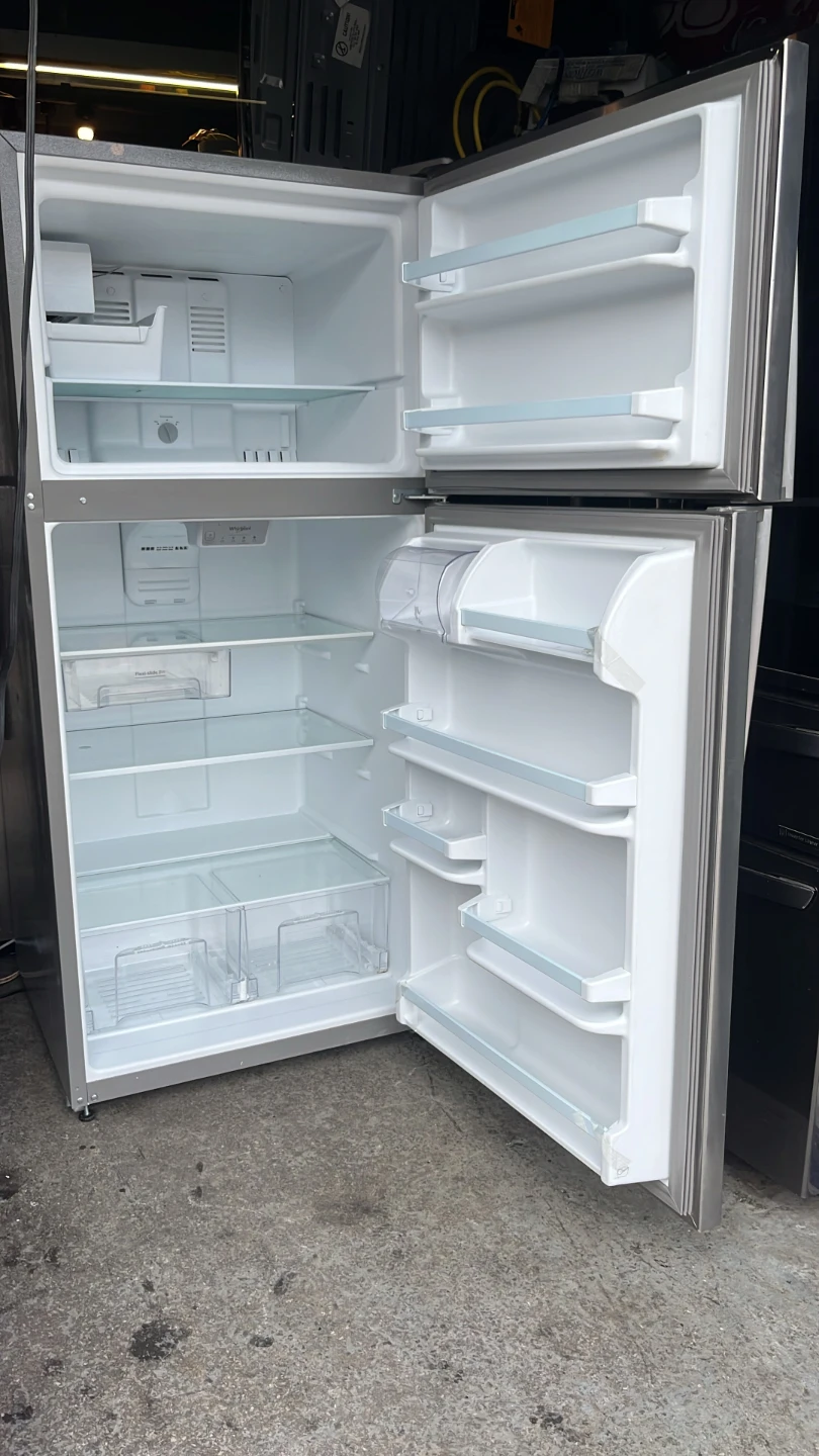 Whirlpool Top-Freezer Refrigerator - photo 4