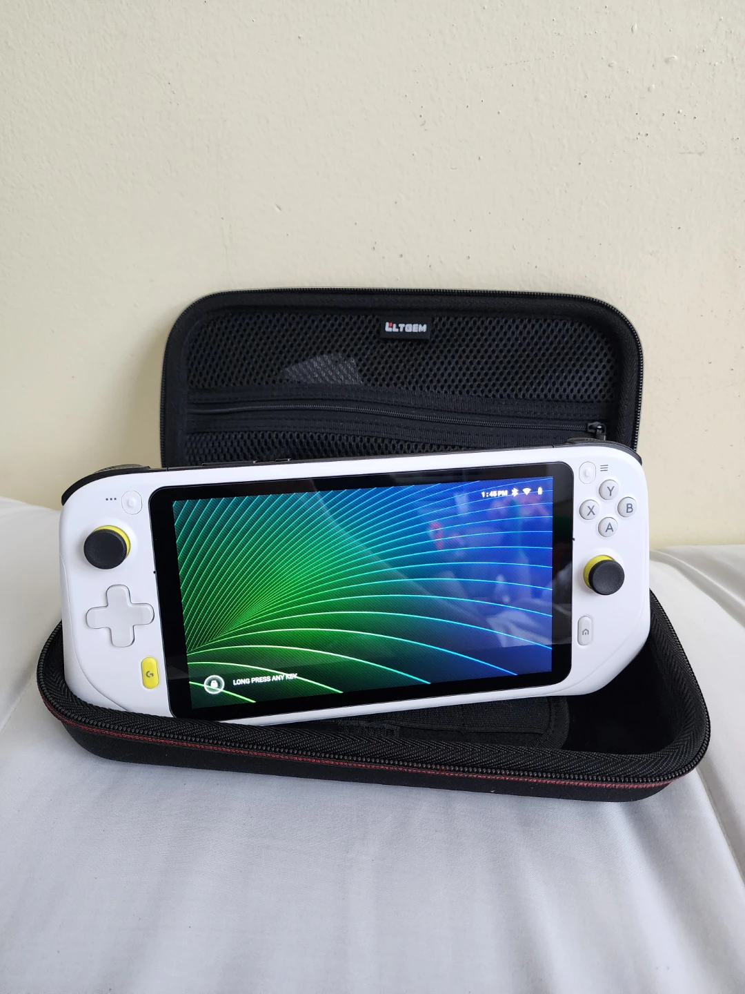 Logitech G Cloud Gaming Handheld