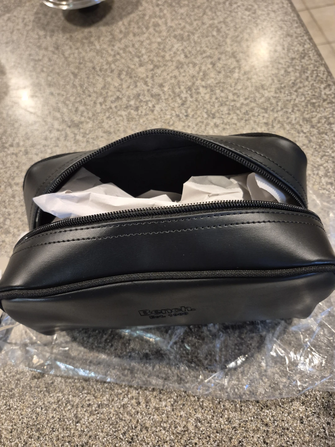 Toiletree bag $13 new with tags $35 - photo 2