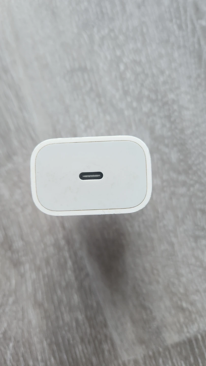 Apple 20W USB-C Power Adapter - photo 2
