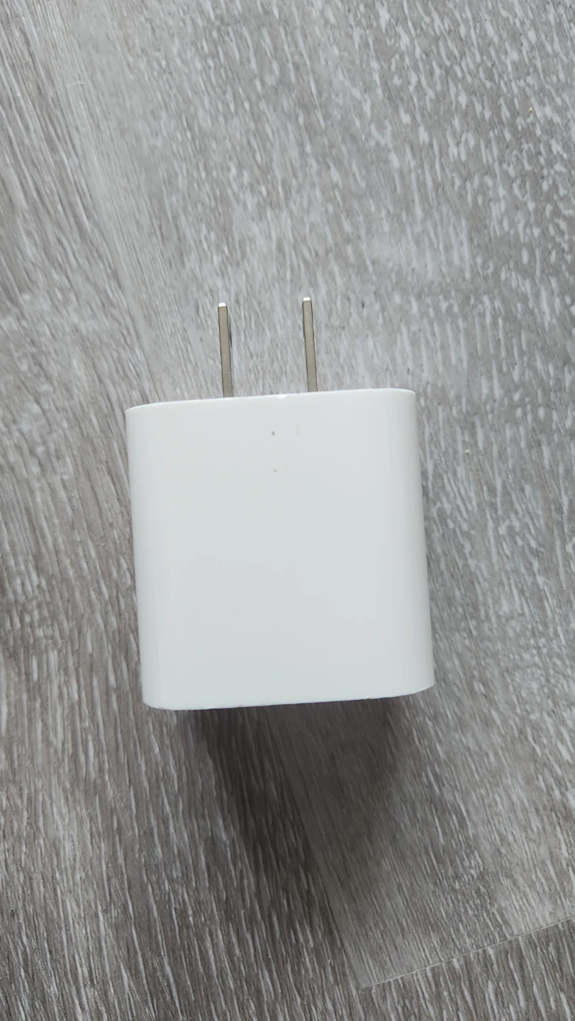 Apple 20W USB-C Power Adapter - photo 3
