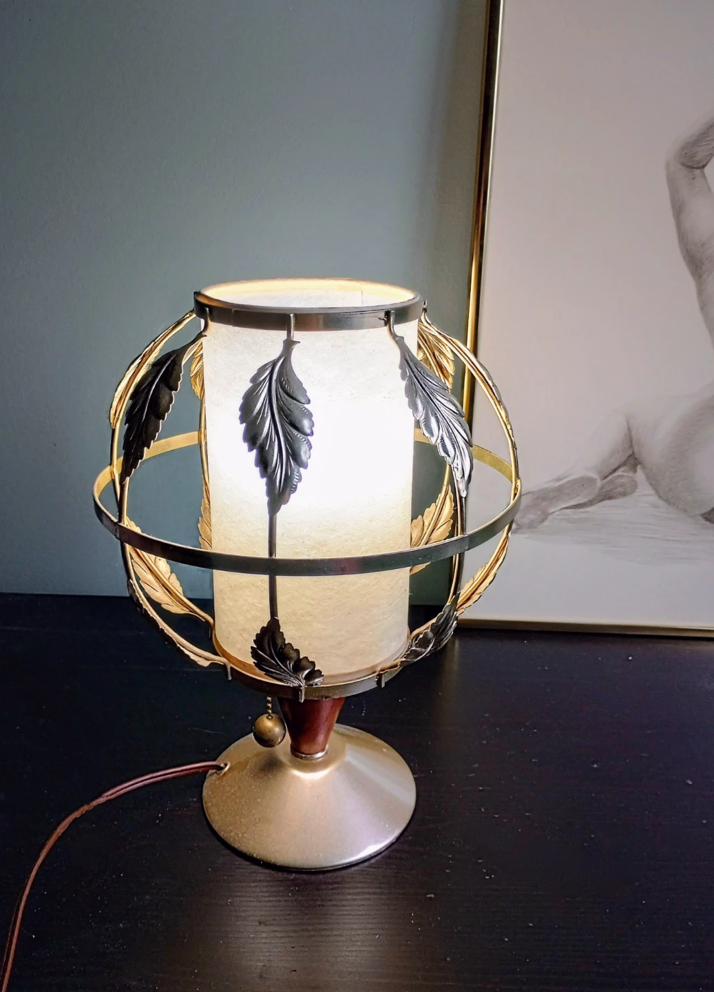 RARE MID-CENTURY SPACE AGE ATOMIC BRASS TOLEWARE TEAK TABLE LAMP - photo 3