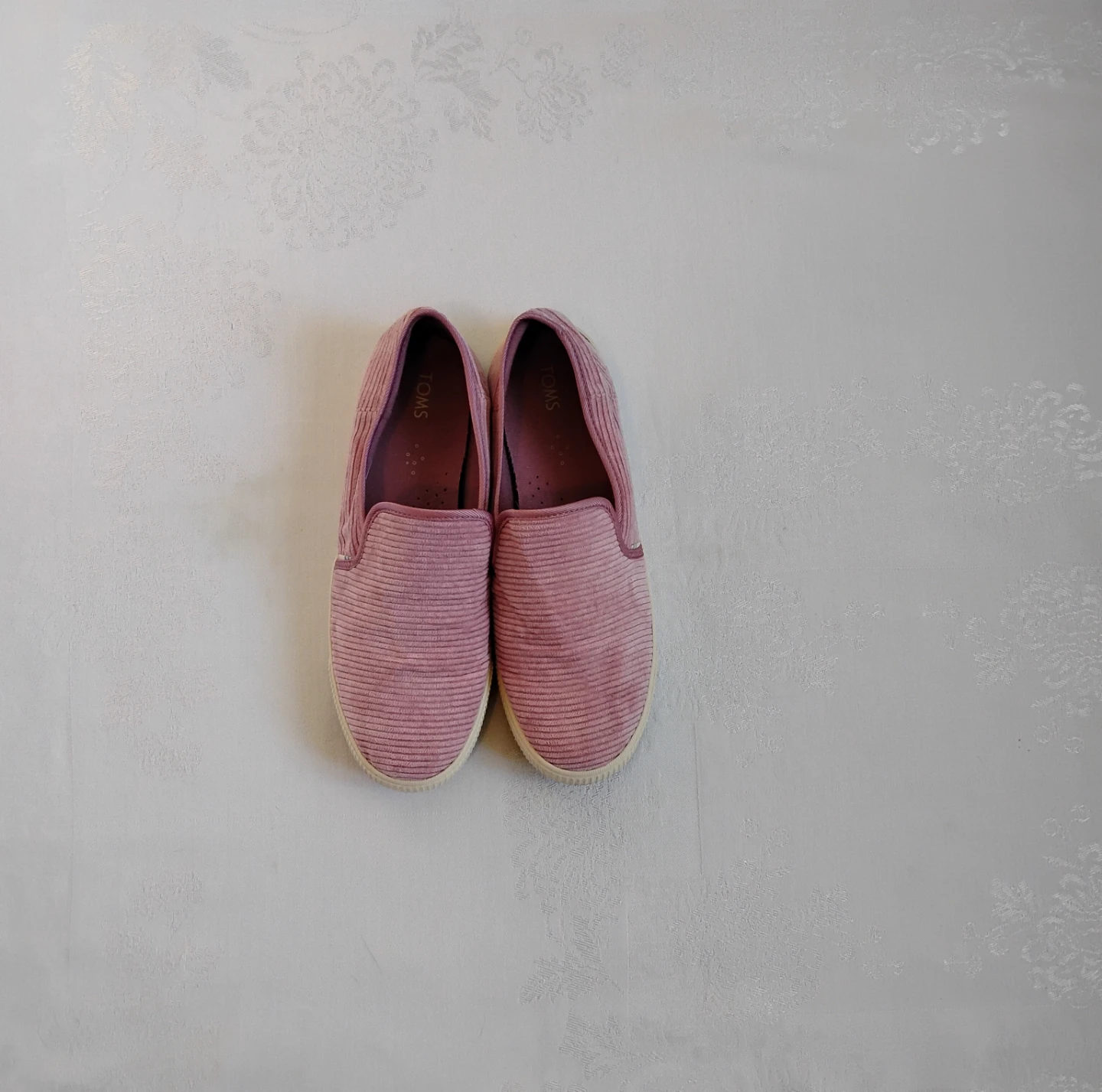 ⚽ Tom's Slip On Shoes
