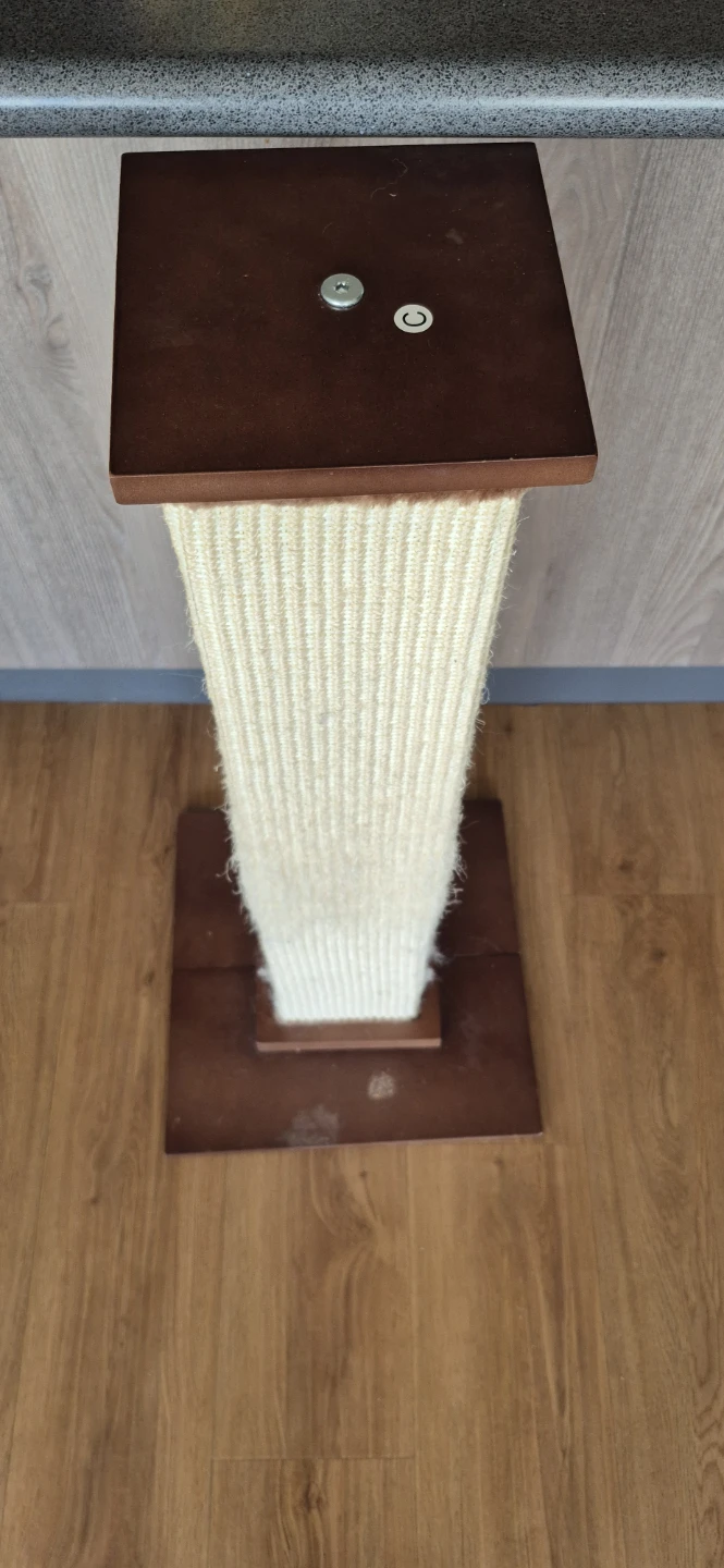 Cat Scratching Post - photo 2