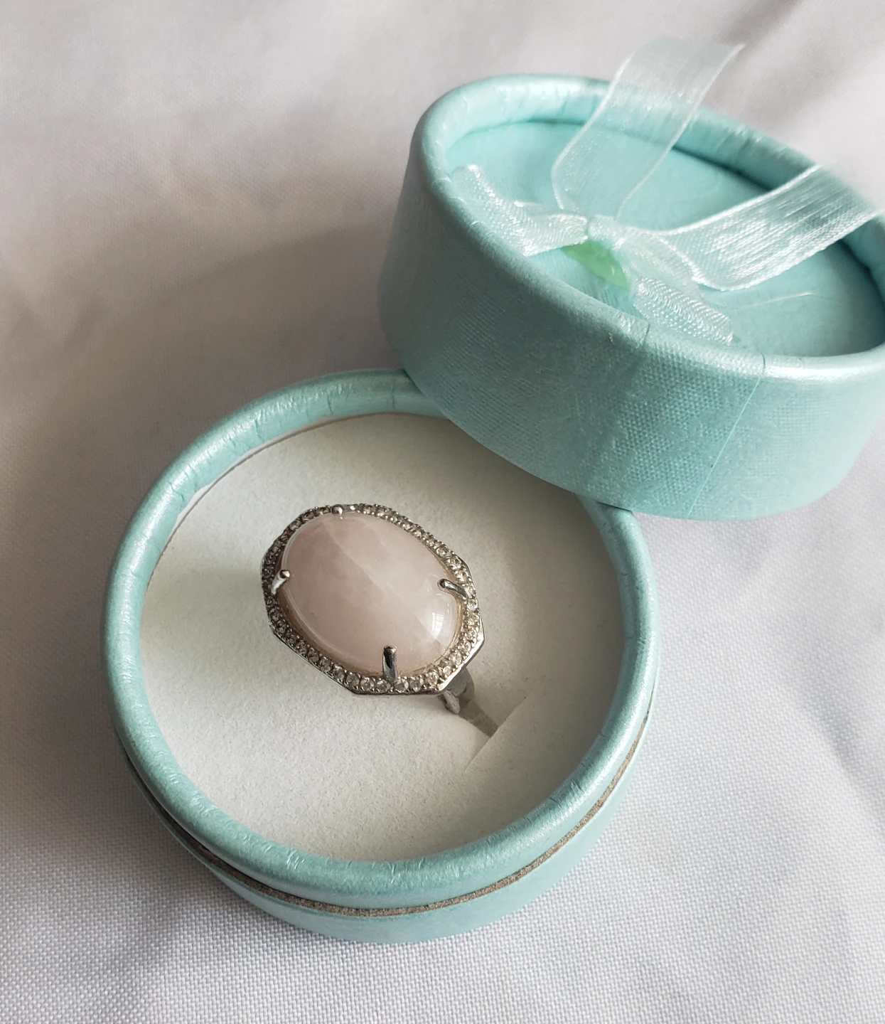Like new 925 Silver Oval Rose Quartz Ring with Rhinestone