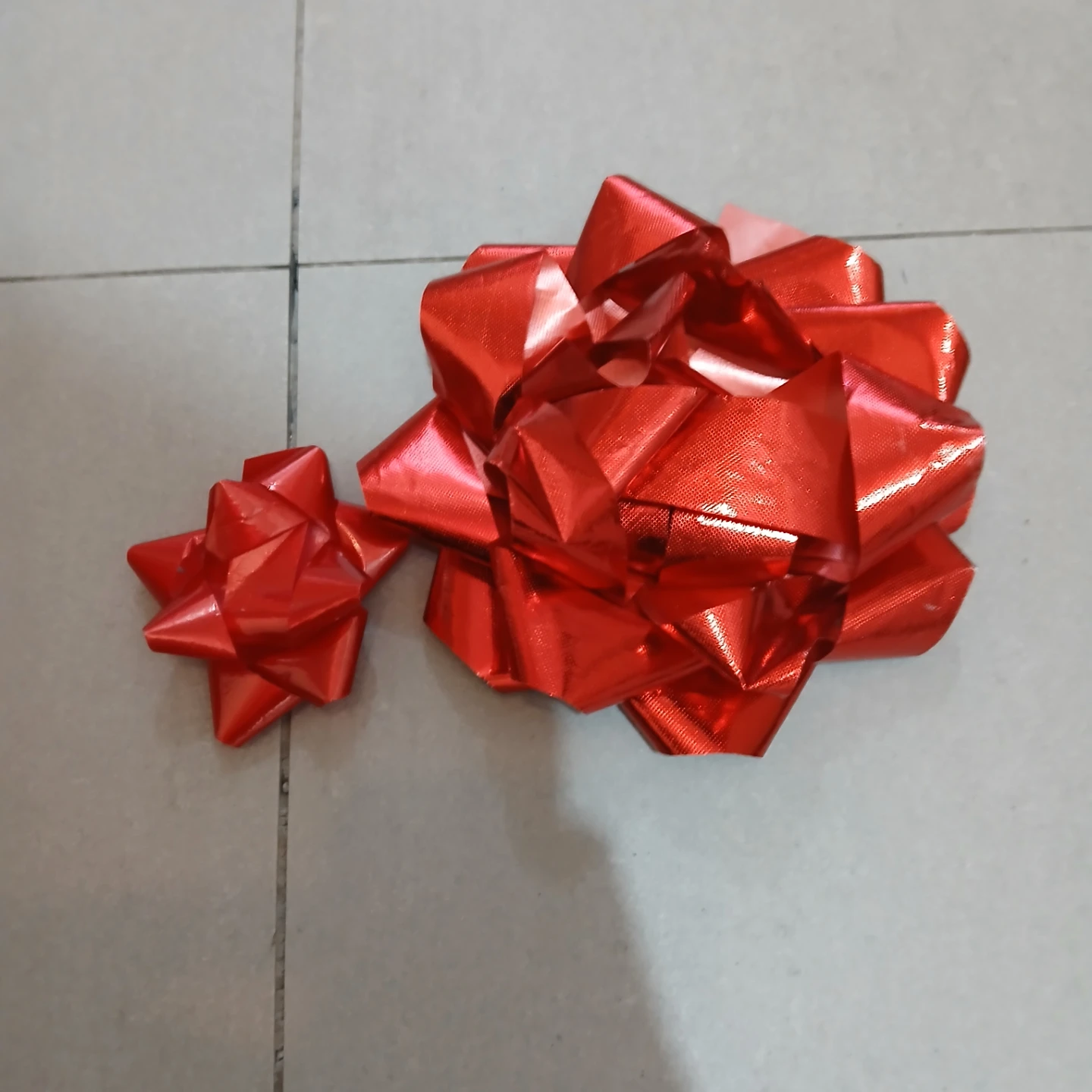 ⚽ 2 Red Decorative Gift Bows