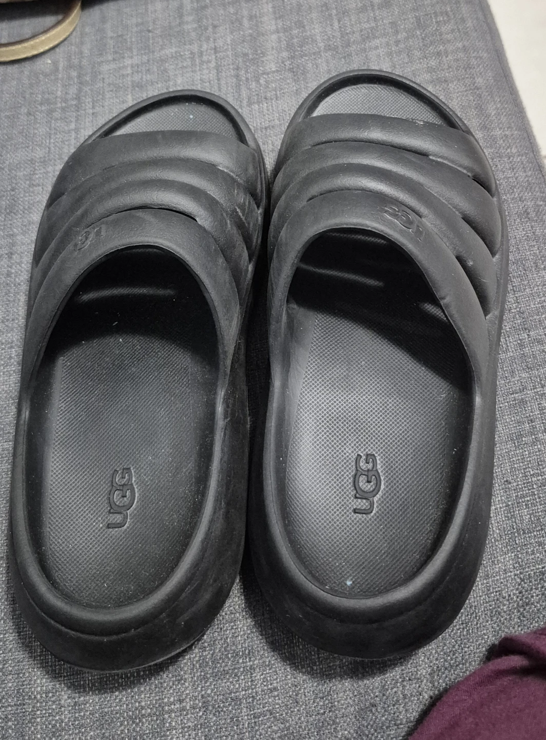 Kids unisex black UGG Slides - photo 2