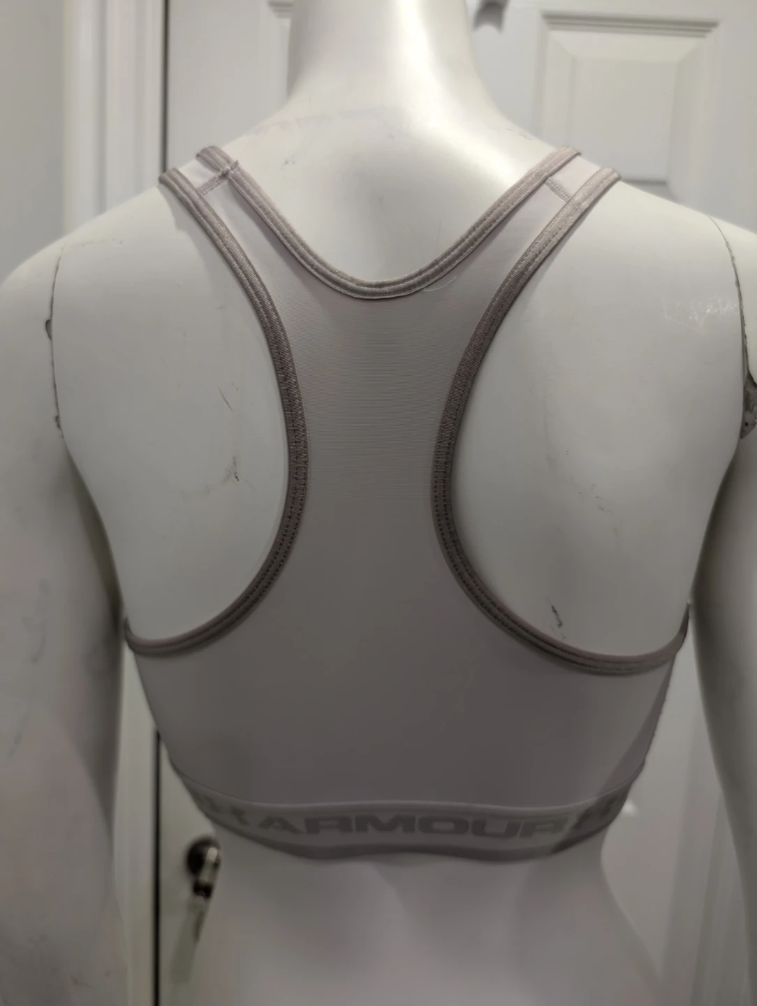 EUC - Women's Under Armour Light Grey Sports Bra - Size M - photo 4