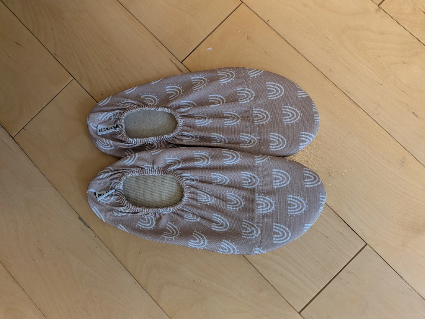 Slipstop kids water shoes sand rainbow size XL