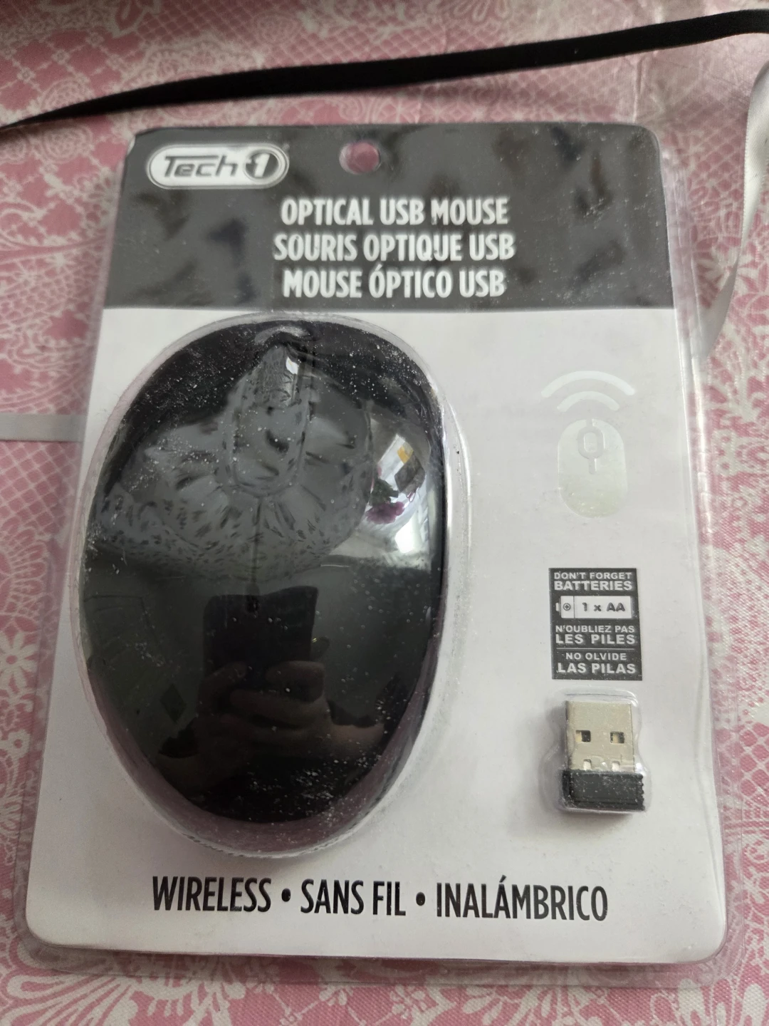 Tech 1 Optical USB Wireless Mouse and a set of batteries