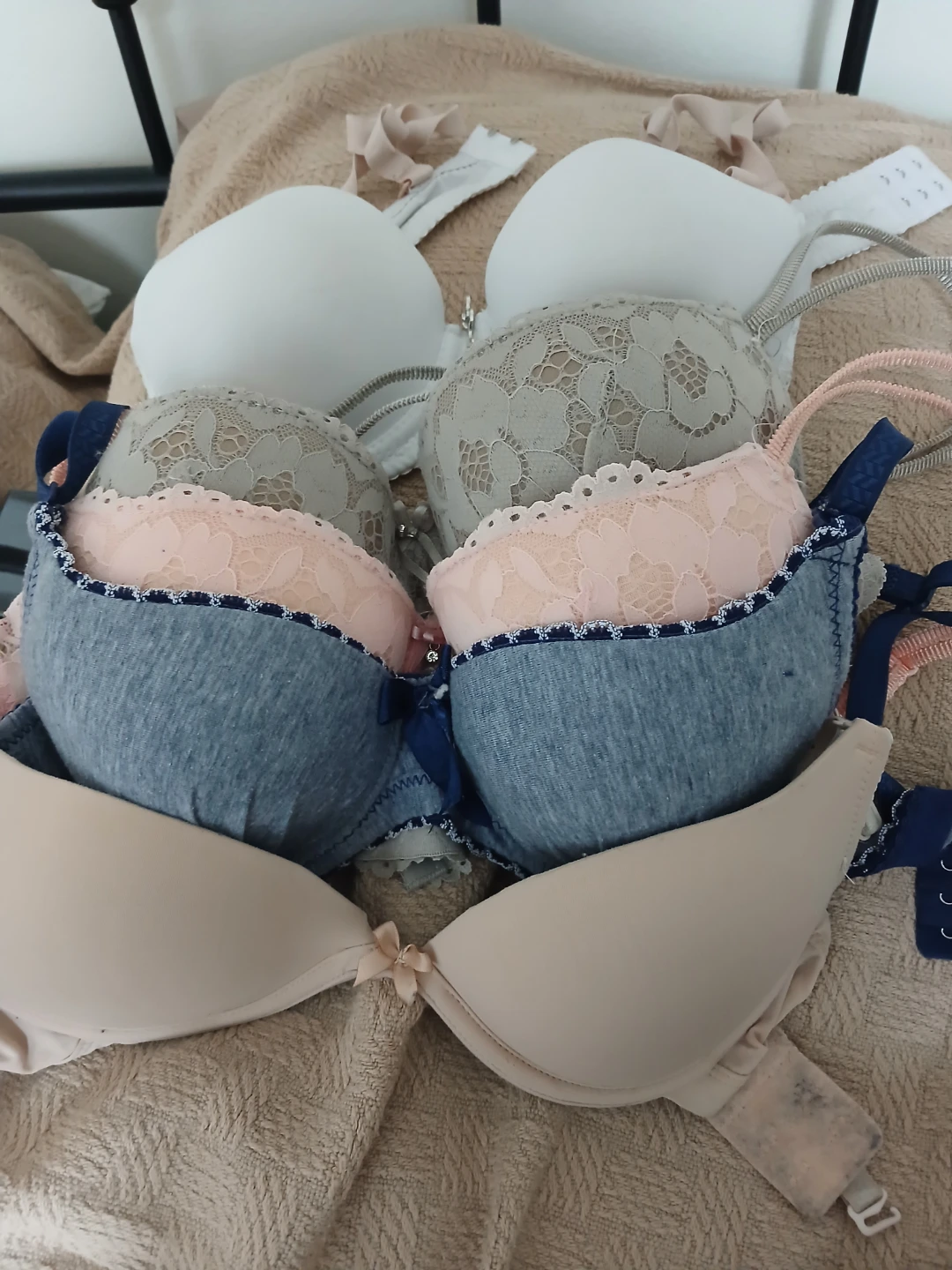 Lot of 4 Bras