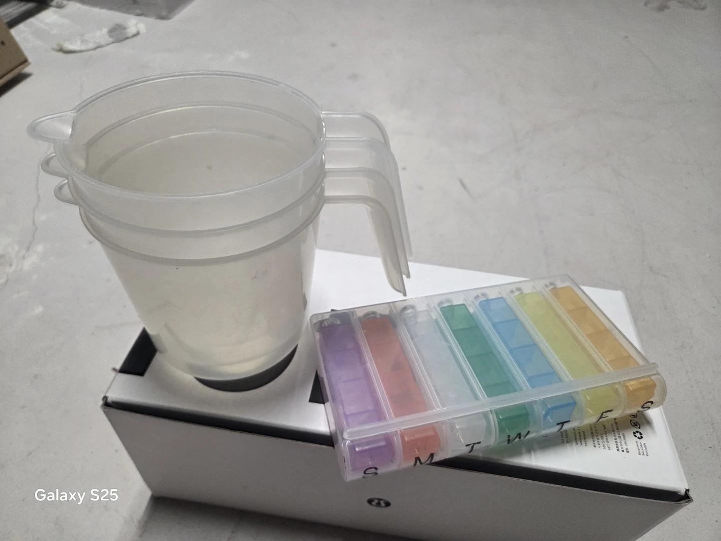 7-Day Pill Organizer and Plastic Cups - photo 3