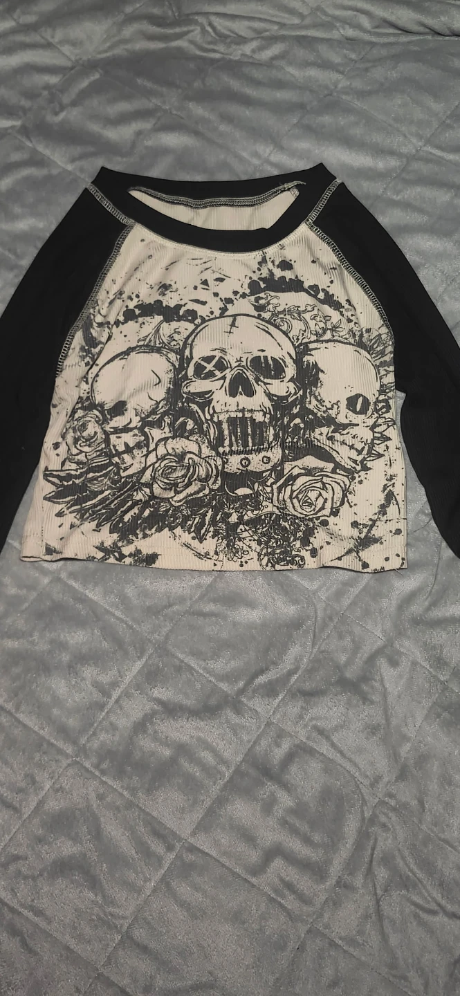 Long Sleeve Skull Graphic T-Shirt