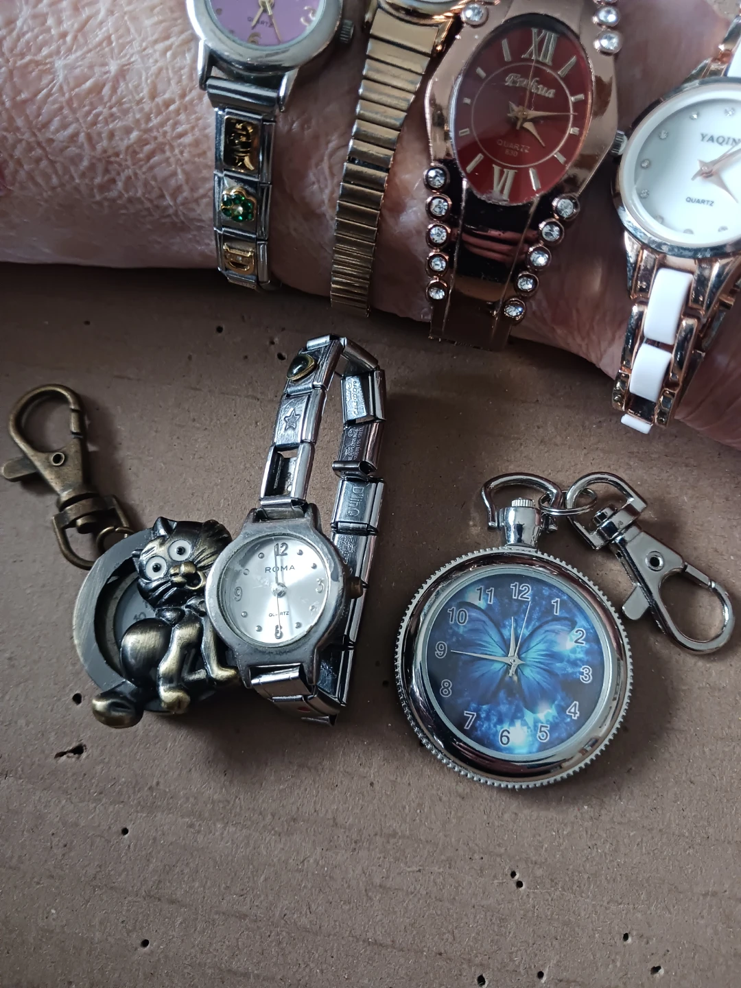 Vintage Assorted Women's Watches and Keychain - photo 4