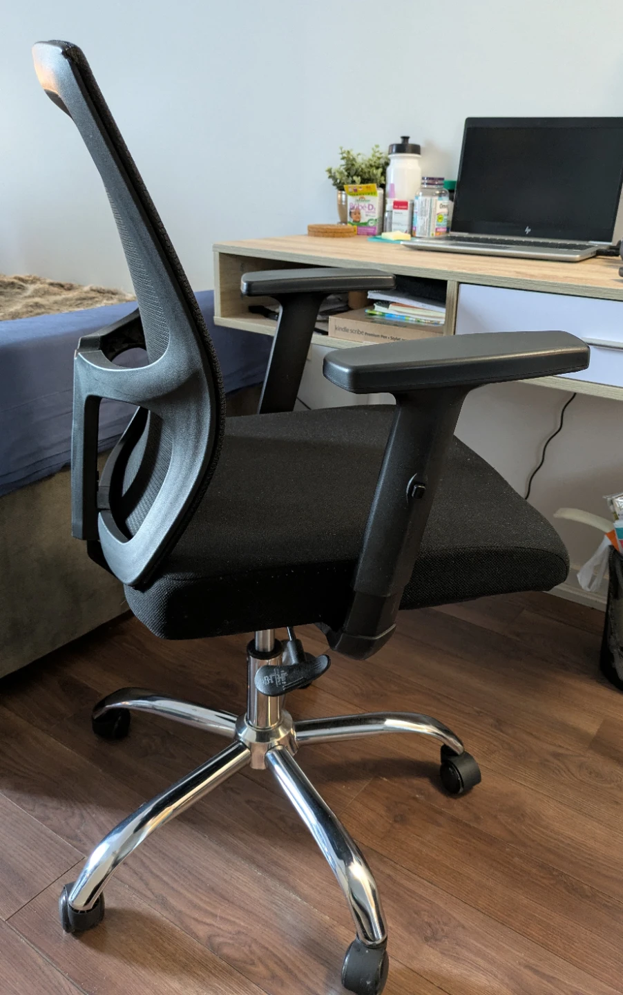 Black Mesh Office Chair with Adjustable height and armrest - photo 3