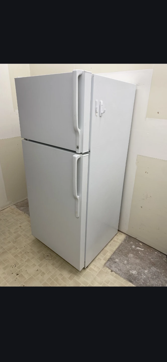 White Top-Freezer Refrigerator