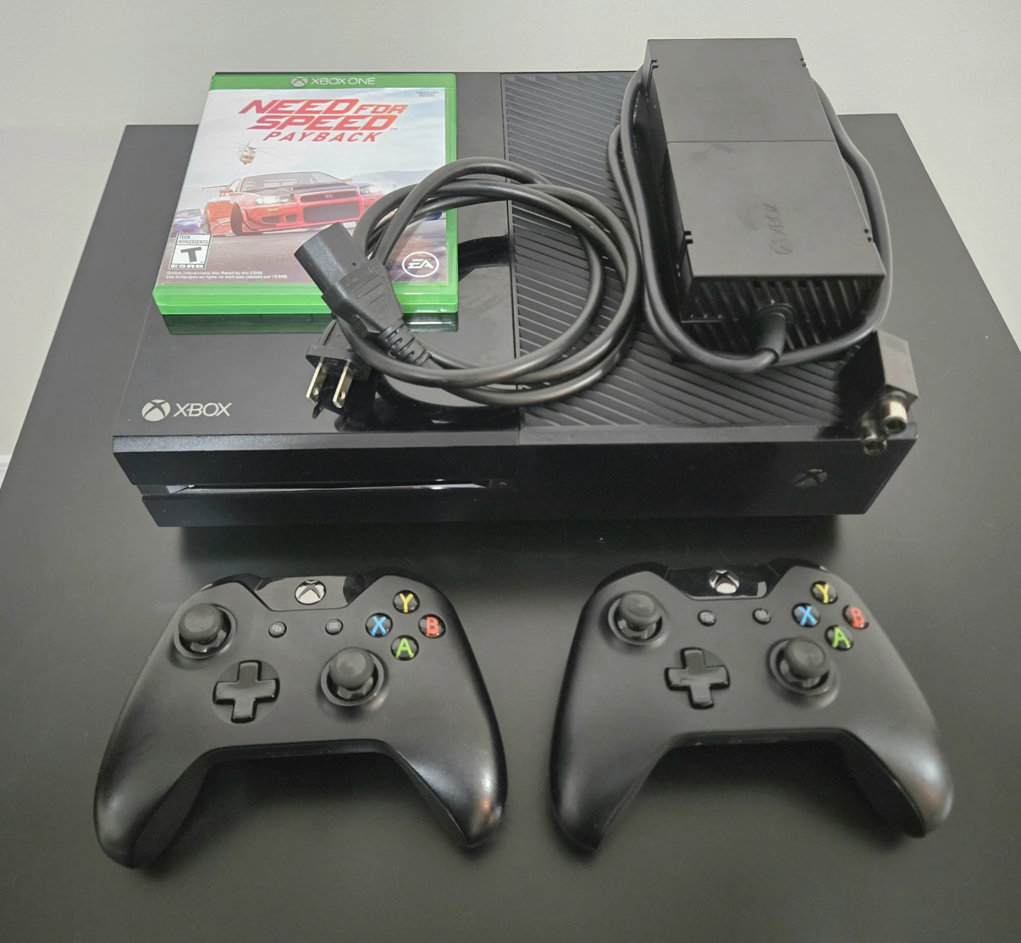 XBOX ONE CONSOLE + 2 CONTROLLERS + GAME / READY TO PLAY