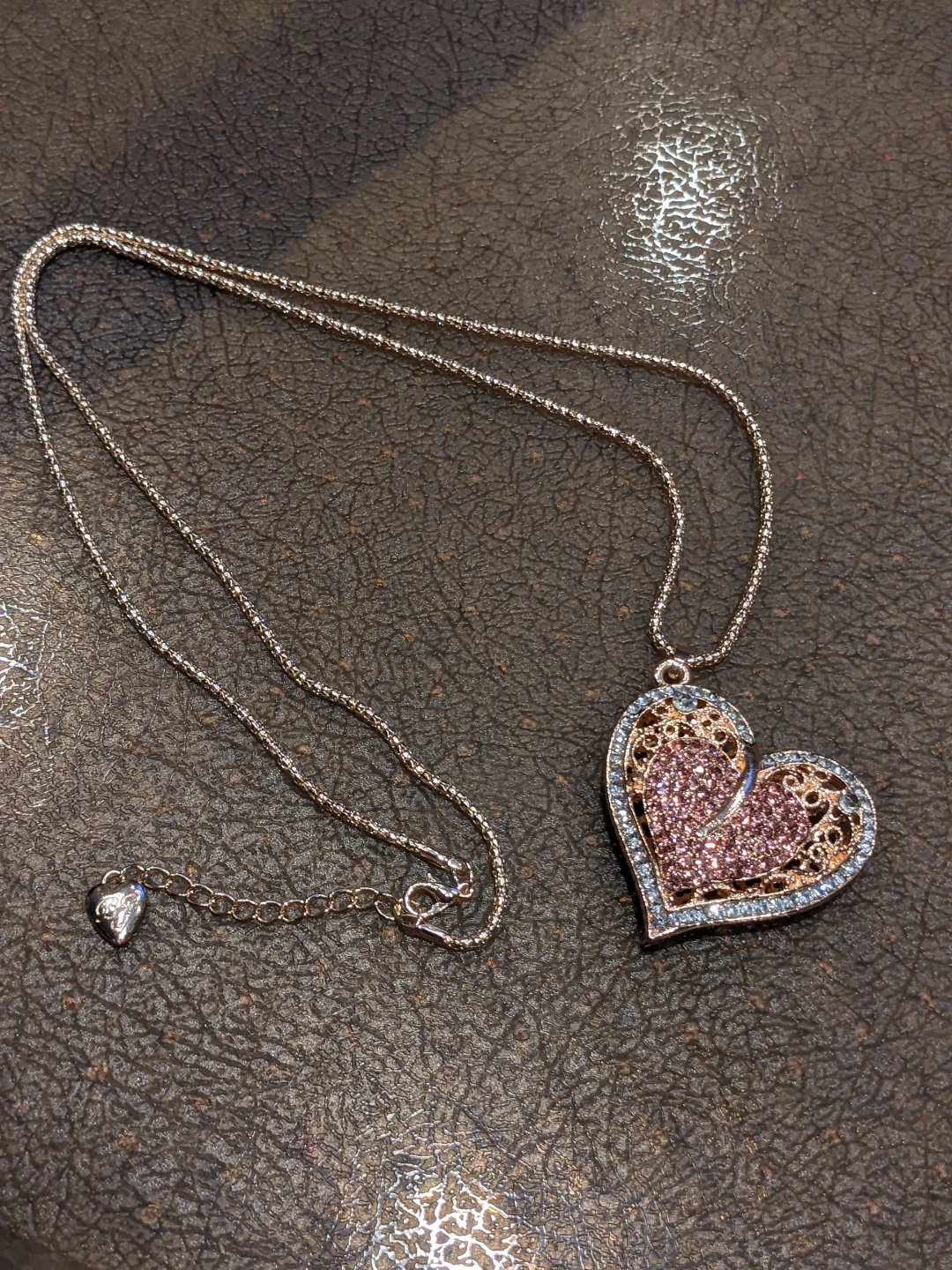 ⚽ Betsey Johnson Heart Pendant Necklace - photo 4