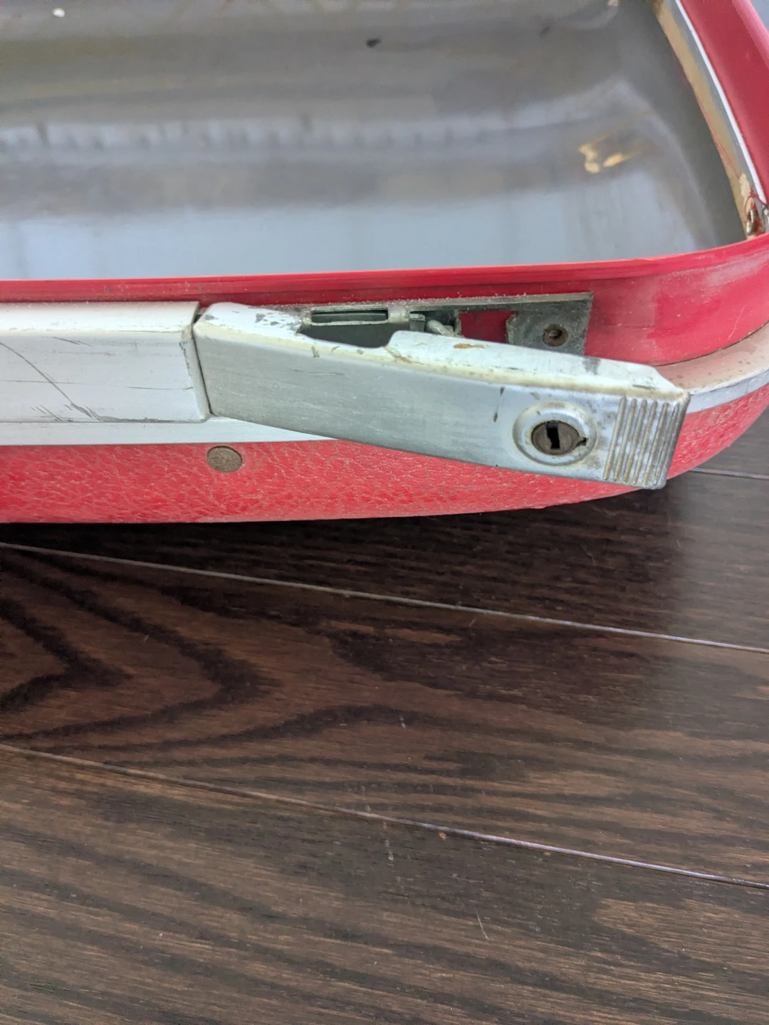 Red Vintage Suitcase - photo 2