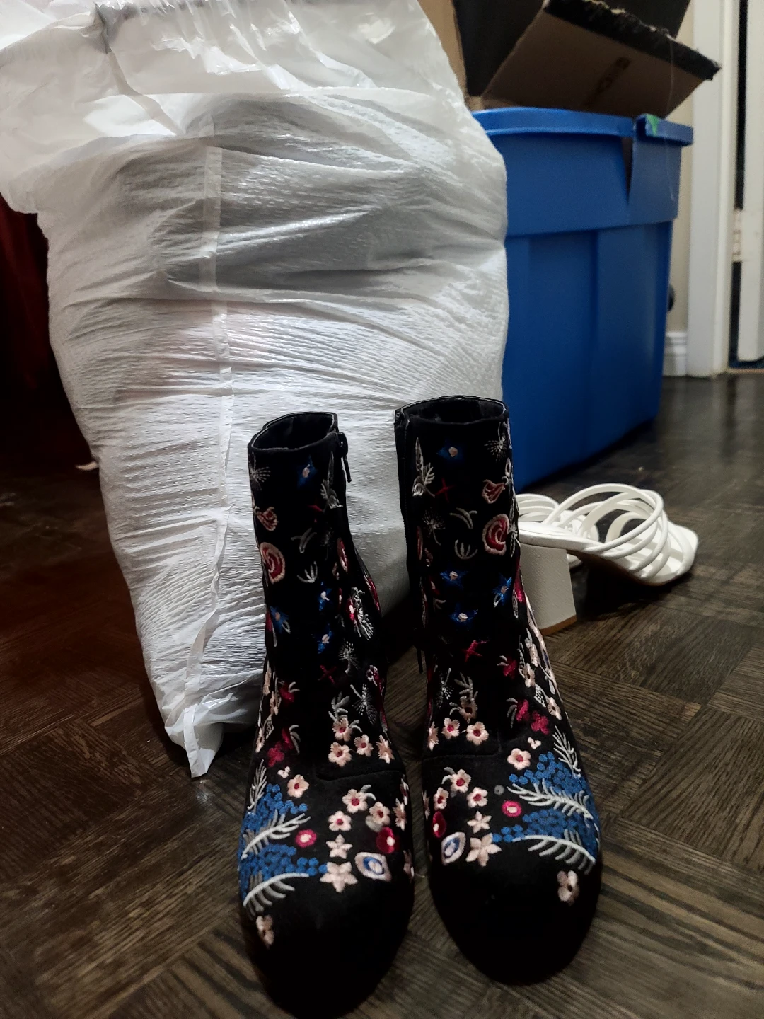 Medium womens clothes/ 2 pairs of shoes(8) - photo 3
