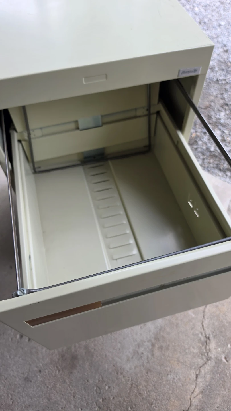Grand & Toy Filing Cabinet - photo 2