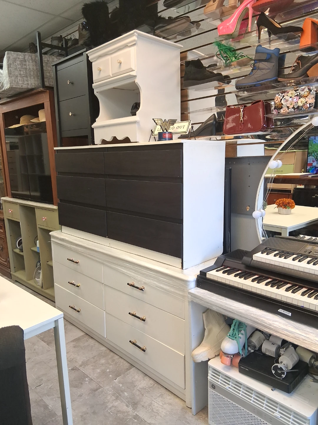 55 Inch Television tambien cajoneras  comedores  piano  laptop - photo 2