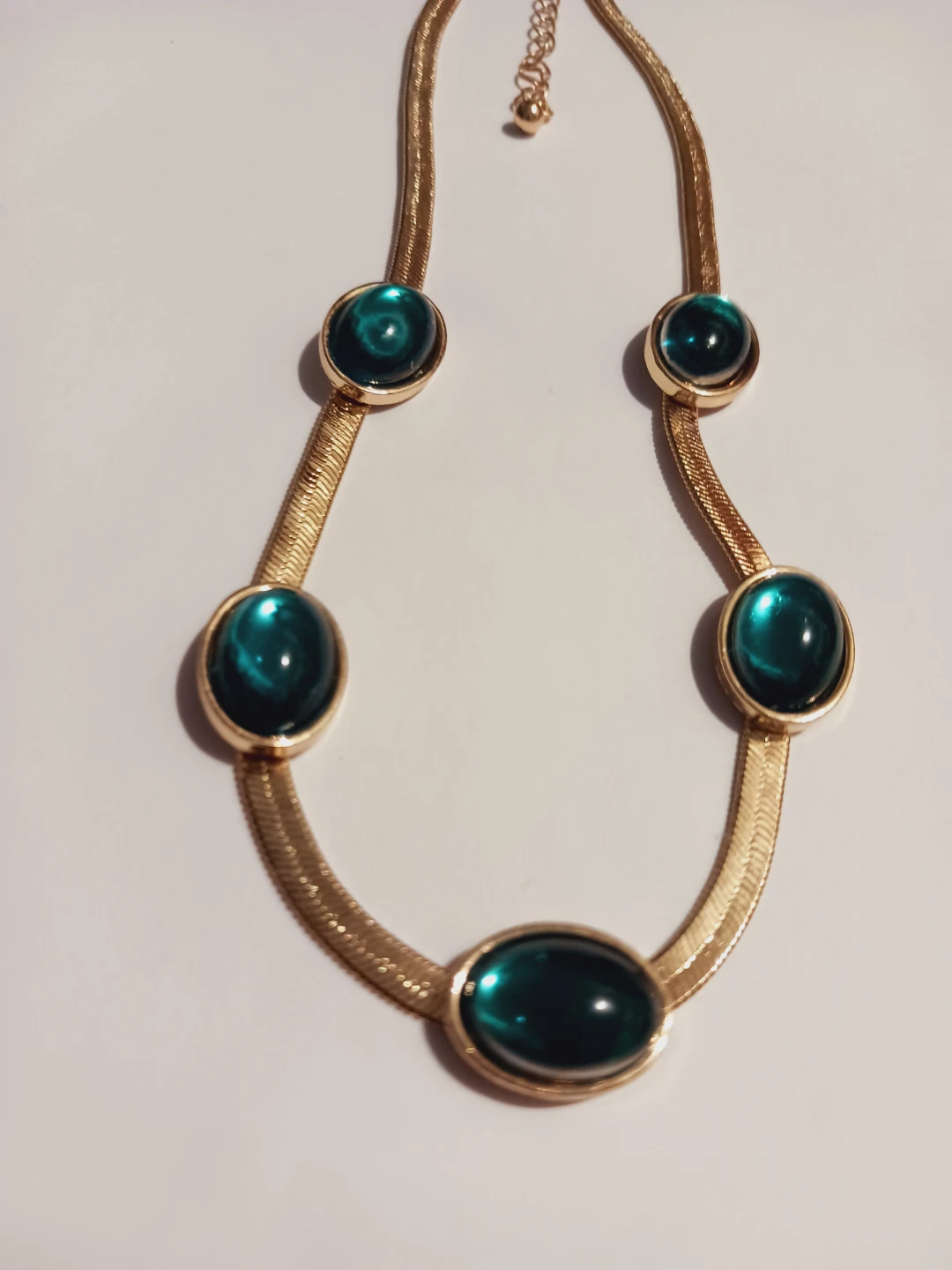 New !! Gold tone necklace with emerald green oval cabochons - photo 4