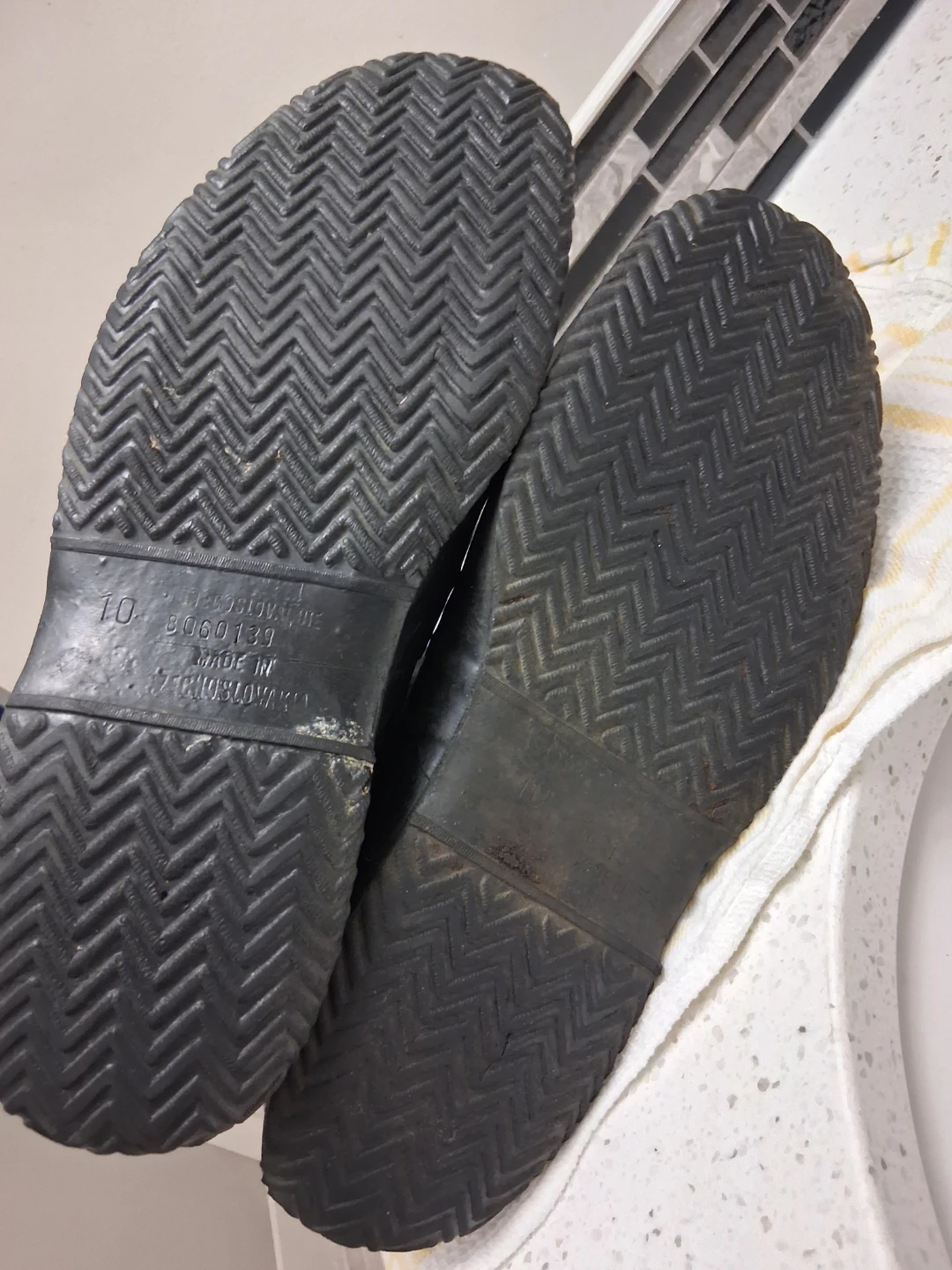 Vintage & Classic Black Rubber Boots Size 10 - photo 3