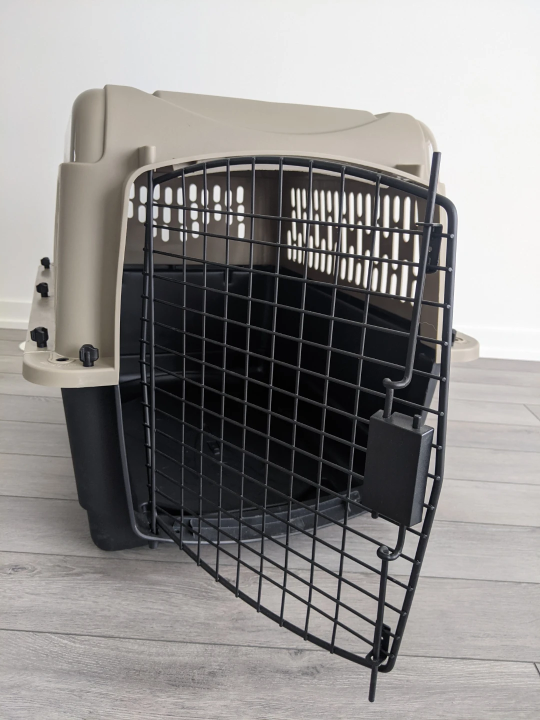 Plastic Portable Dog Carrier with Accessories - photo 4