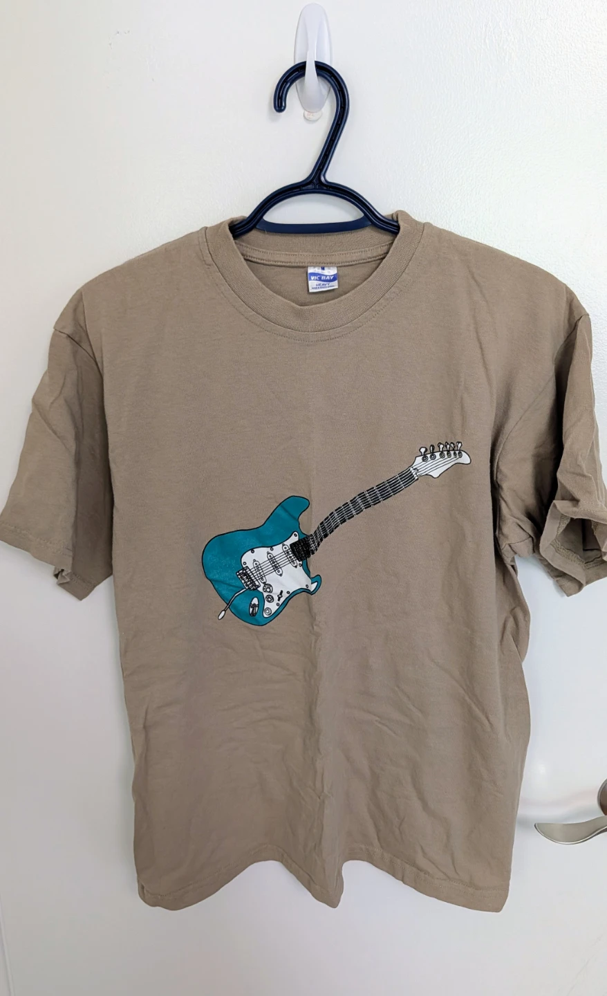 Vic Bay T-Shirt with Guitar and Stars - Men's Size Medium