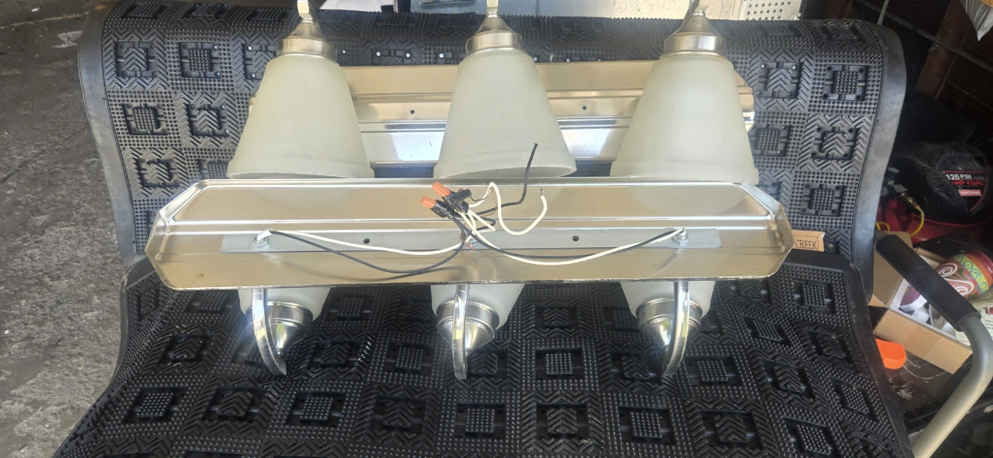 3-Light Vanity Fixture - photo 4