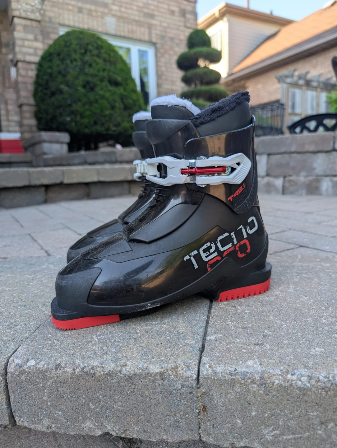 Boy's Techno Pro Ski Boots - size 22