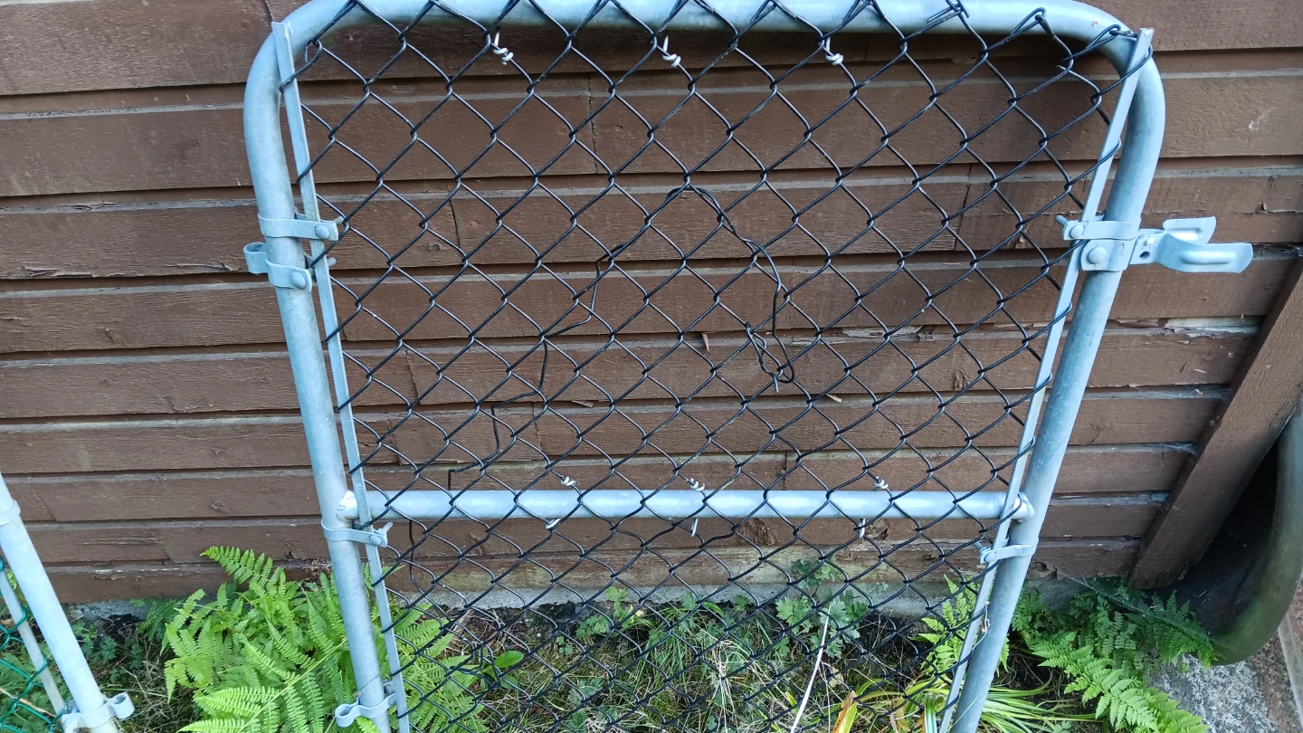 Chain link fence gate - photo 5
