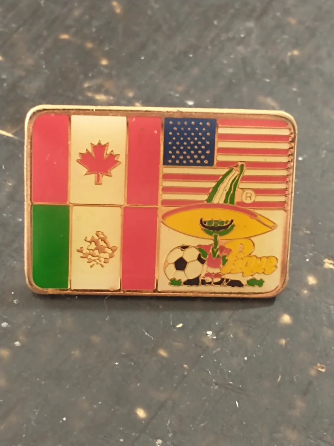 Rare Mexico 1986 World Cup Sport Billy Pique 1984 Pin - photo 2