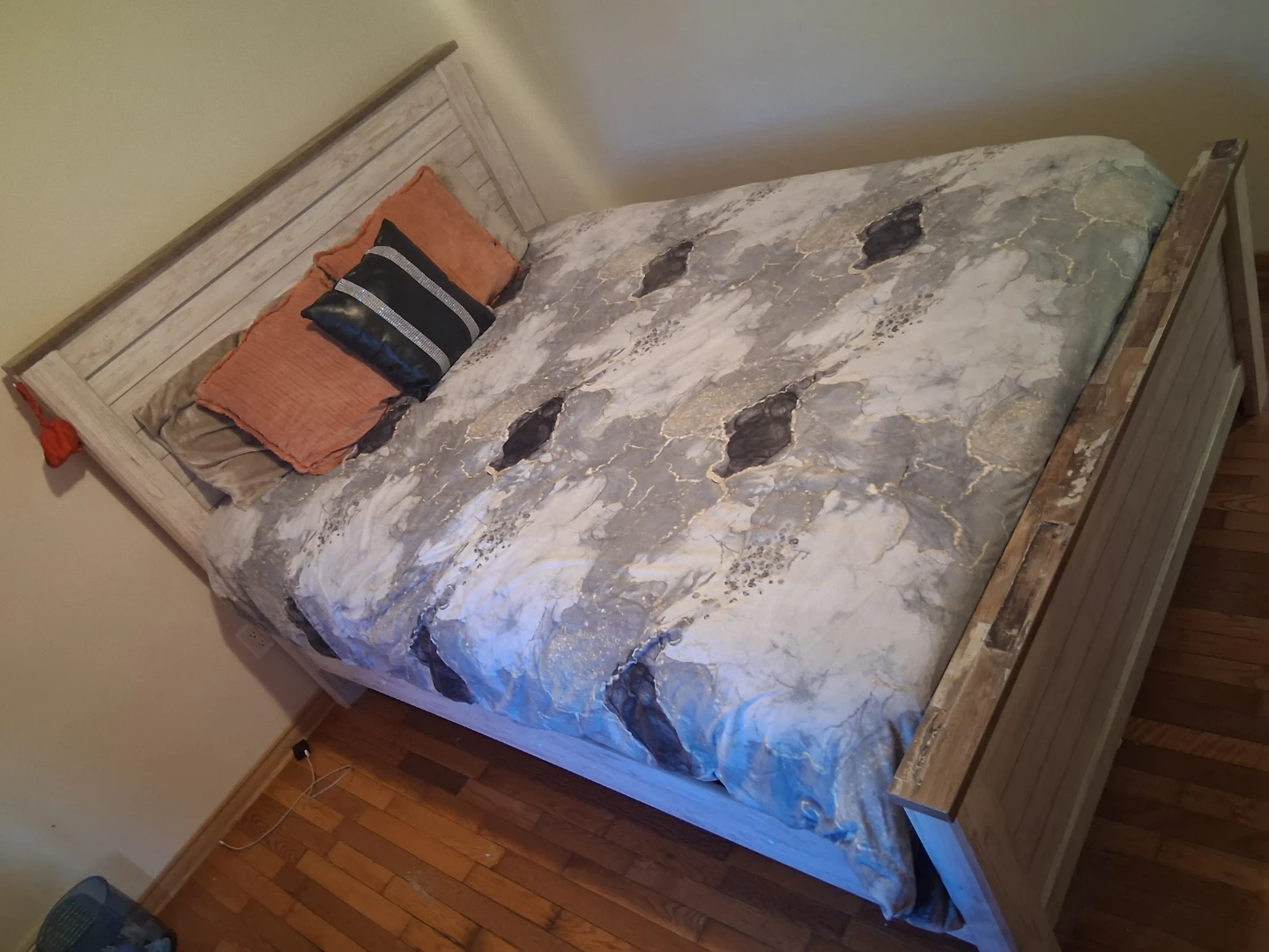 Qeen bed frame and Dresser set