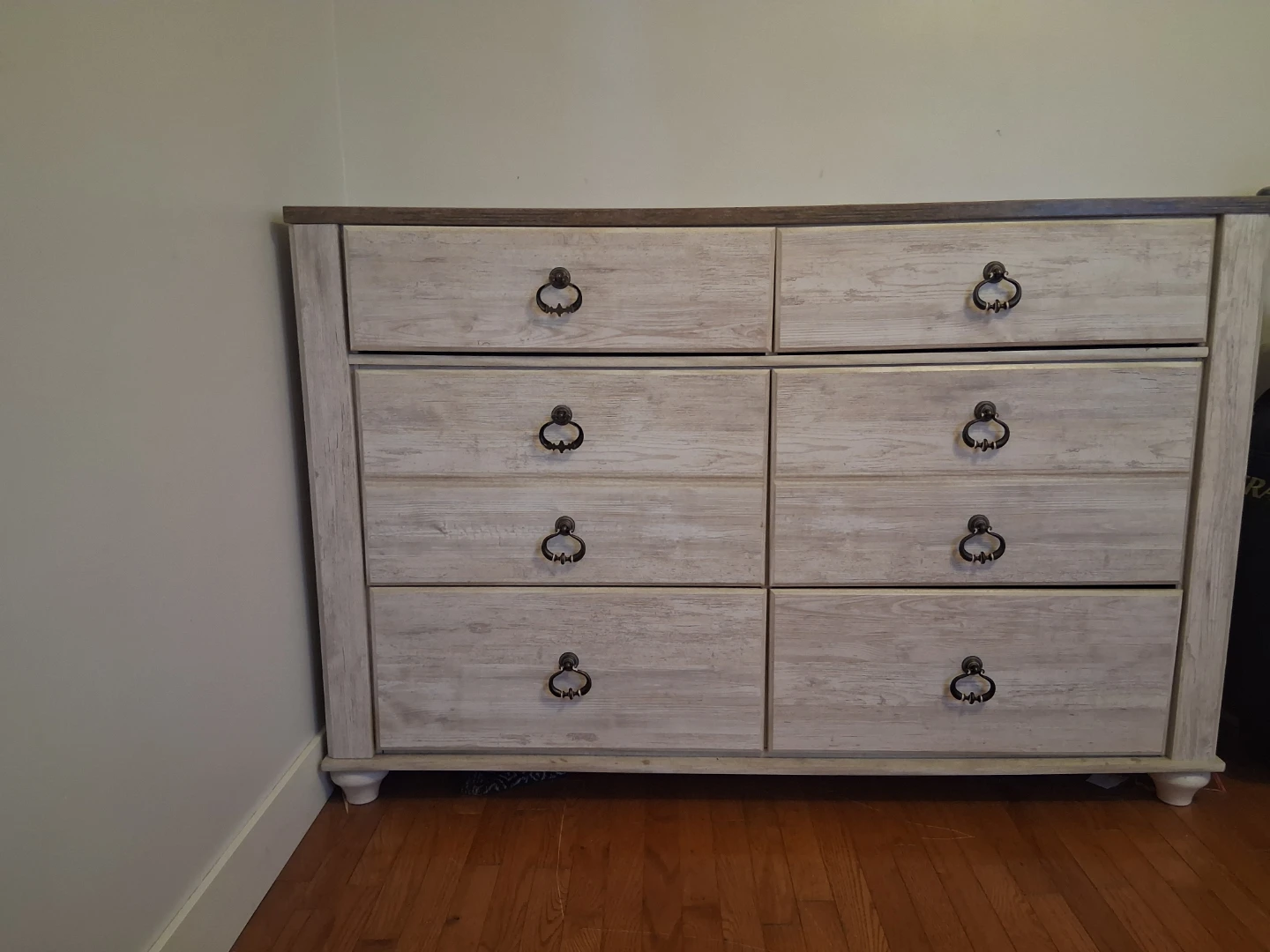 Qeen bed frame and Dresser set - photo 2