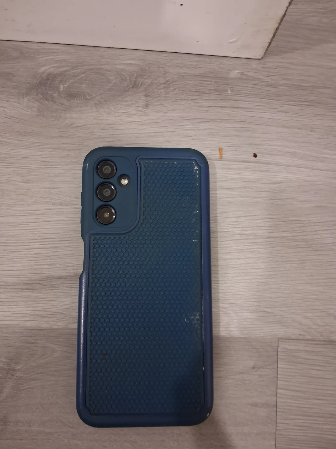 A14 galaxy samsung with blue phone case - photo 3
