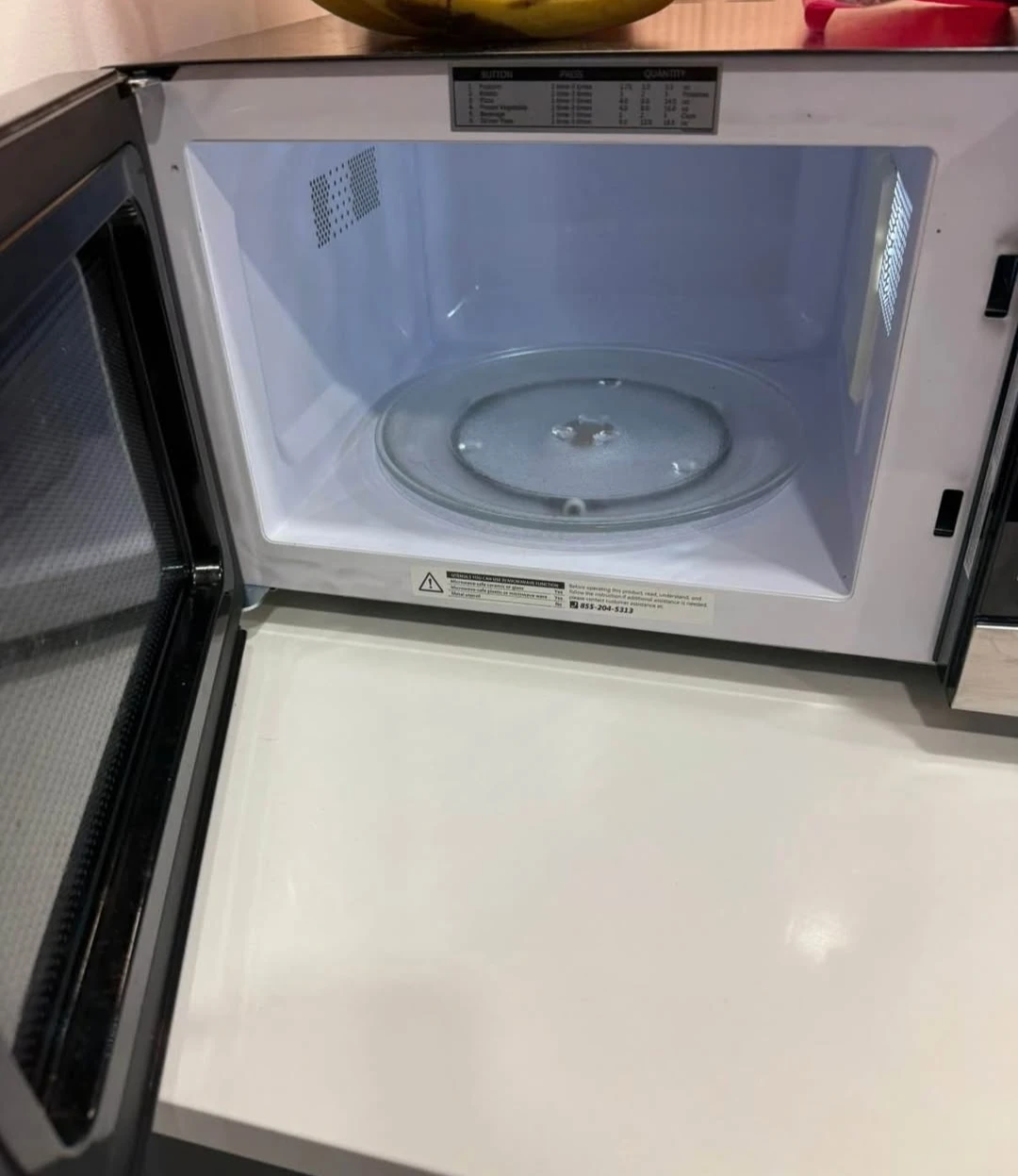 Toshiba Microwave Oven - photo 2
